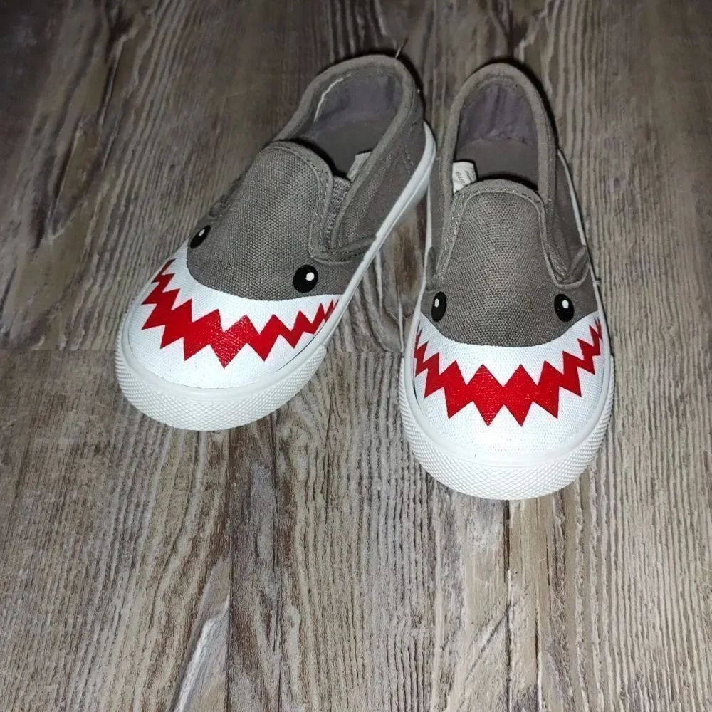 Swiggles shark canvas slip.on shoes Sz 8